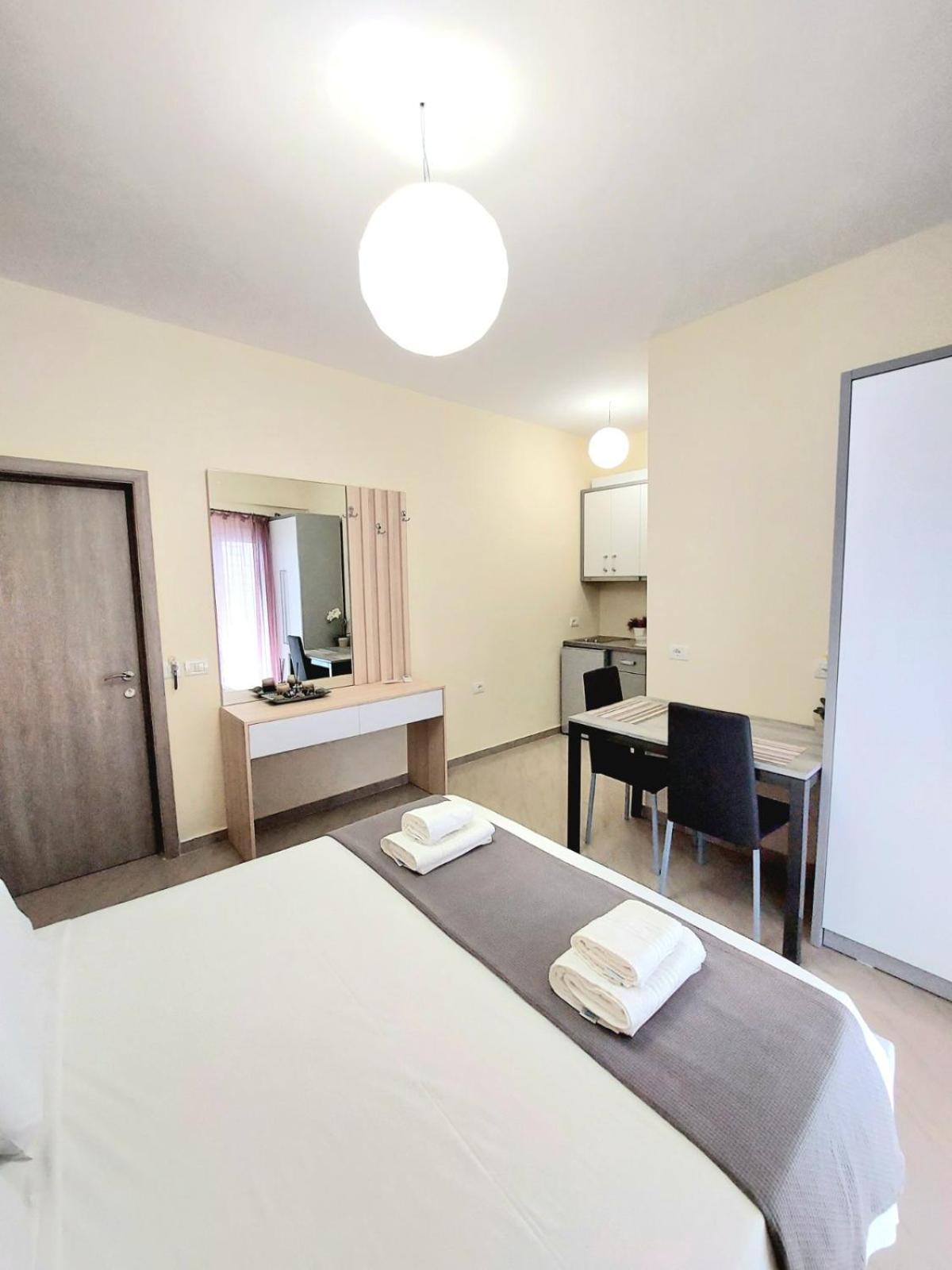 Elizabeth Apartments Химара Экстерьер фото